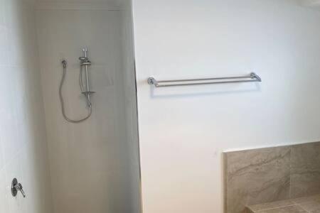 Spacious Modern Home Outstanding Views sleeps 9 Hobart Exterior foto
