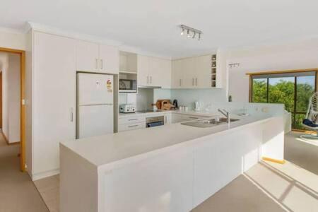 Spacious Modern Home Outstanding Views sleeps 9 Hobart Exterior foto