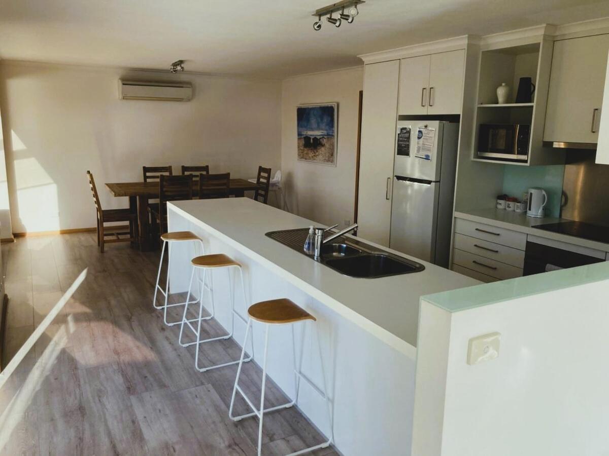 Spacious Modern Home Outstanding Views sleeps 9 Hobart Exterior foto