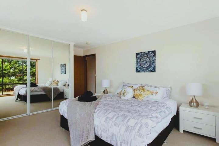Spacious Modern Home Outstanding Views sleeps 9 Hobart Exterior foto